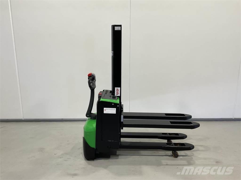Cesab S208L Self propelled stackers
