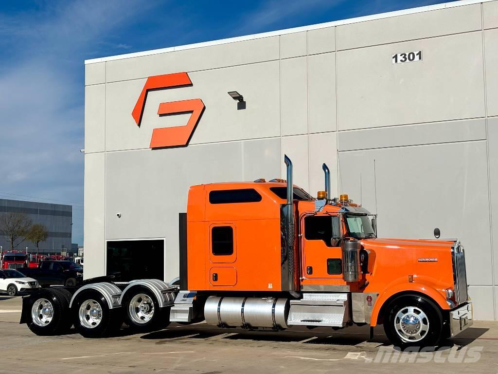 Kenworth W 900 Prime Movers