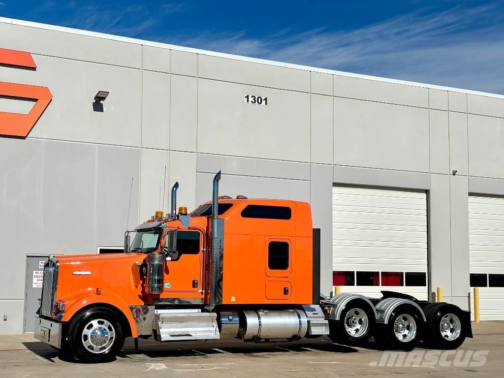 Kenworth W 900 Prime Movers