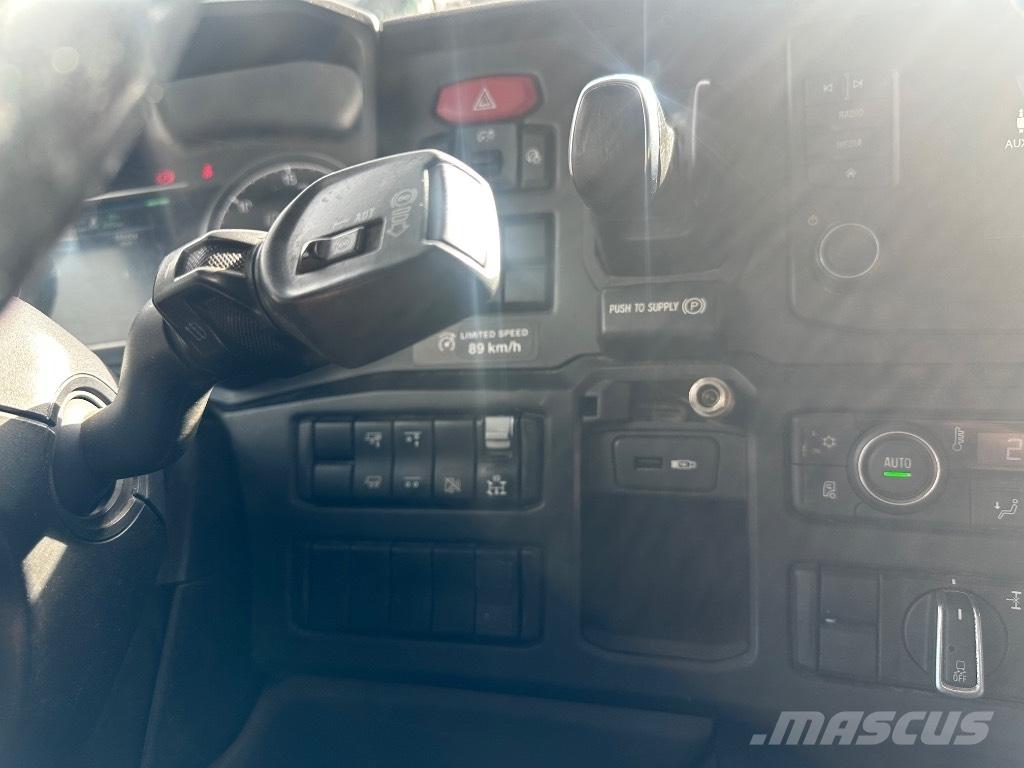 Scania P 370 6x2*4 Hook lift trucks