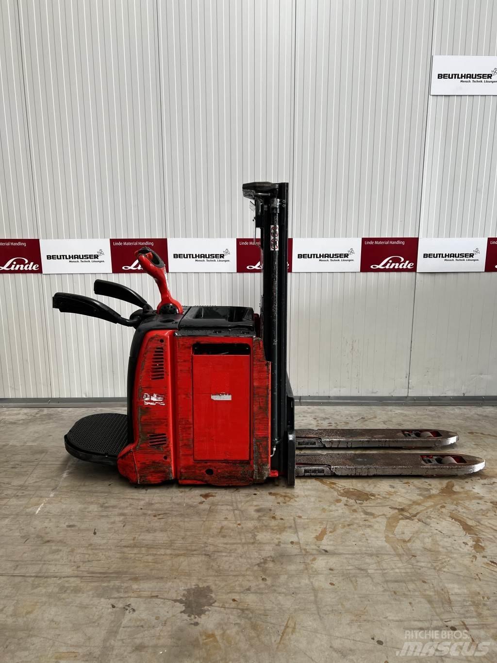 Linde D12AP Pedestrian stacker