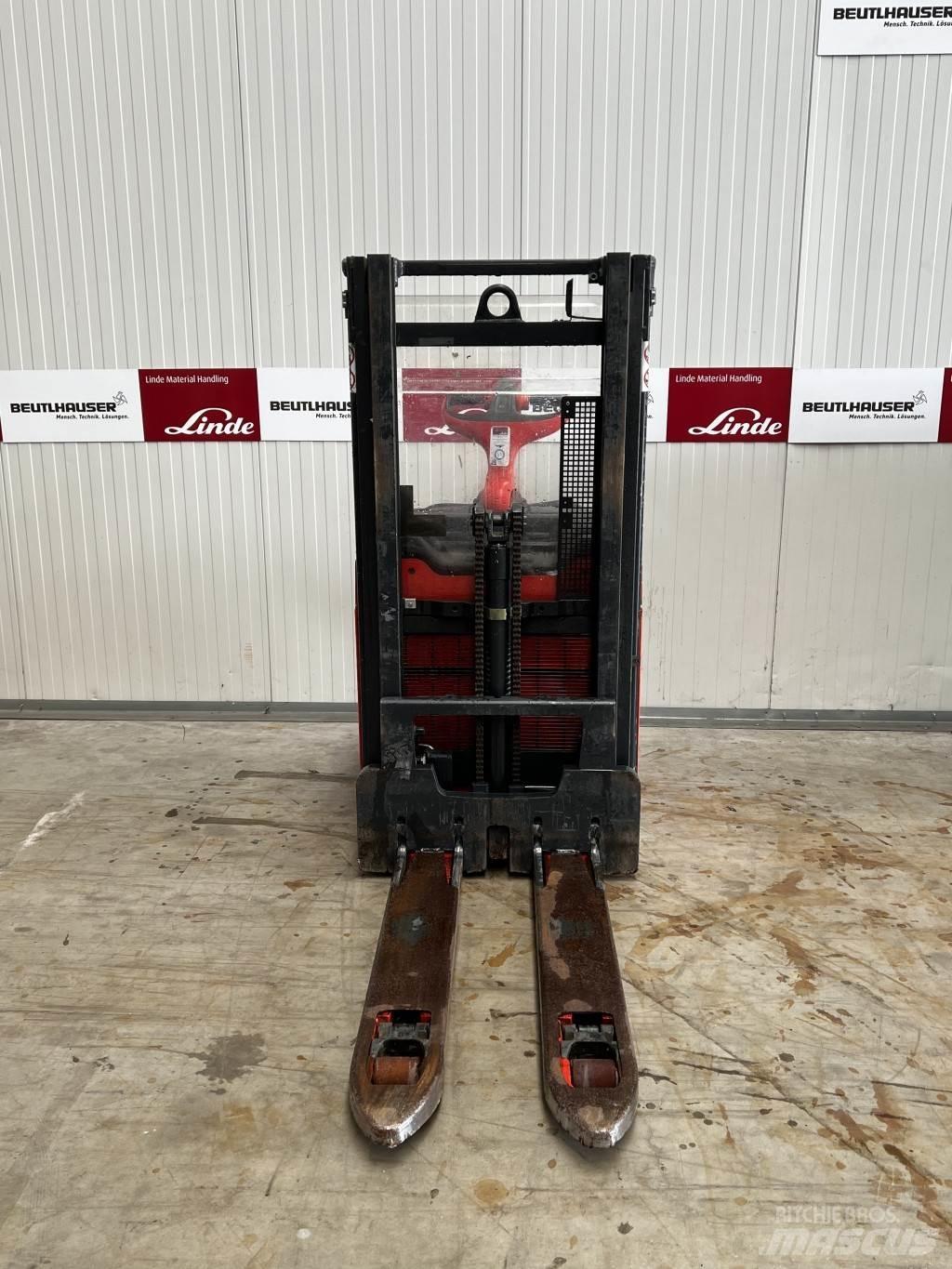 Linde D12AP Pedestrian stacker