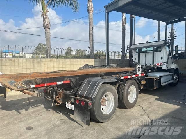 Freightliner 114SD Demountable trucks
