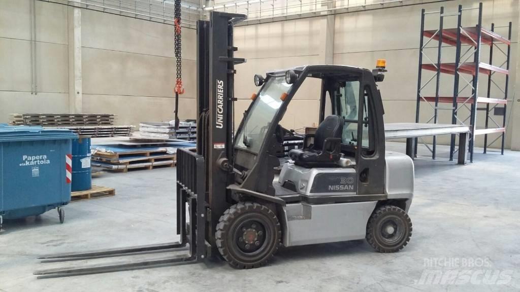 Nissan FGD02A30Q Diesel trucks