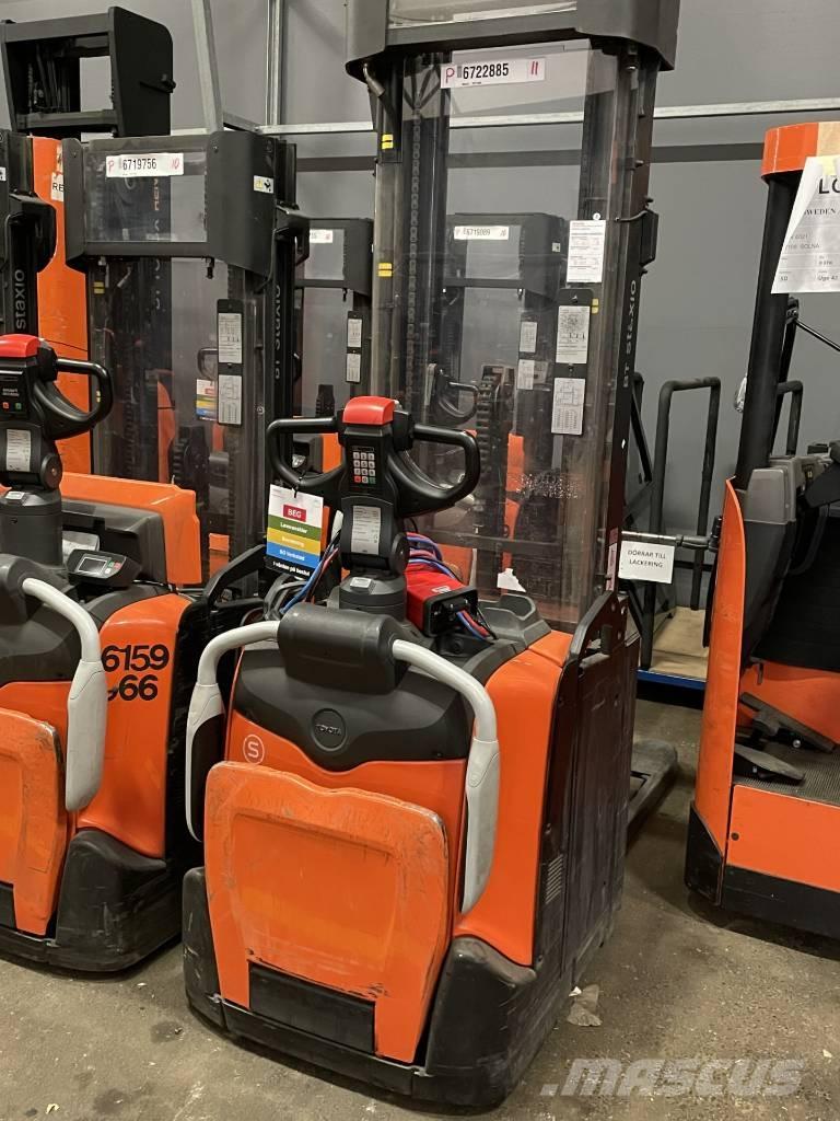 Toyota SPE140L Pedestrian stacker