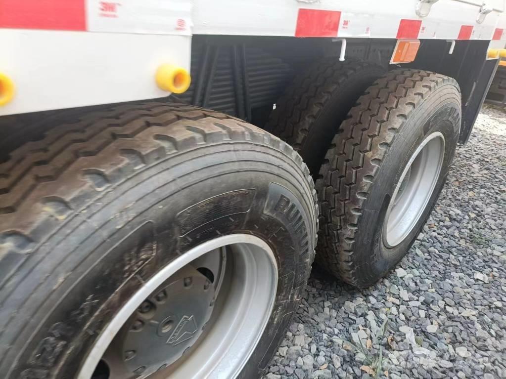 Howo 371 Hoists and material elevators