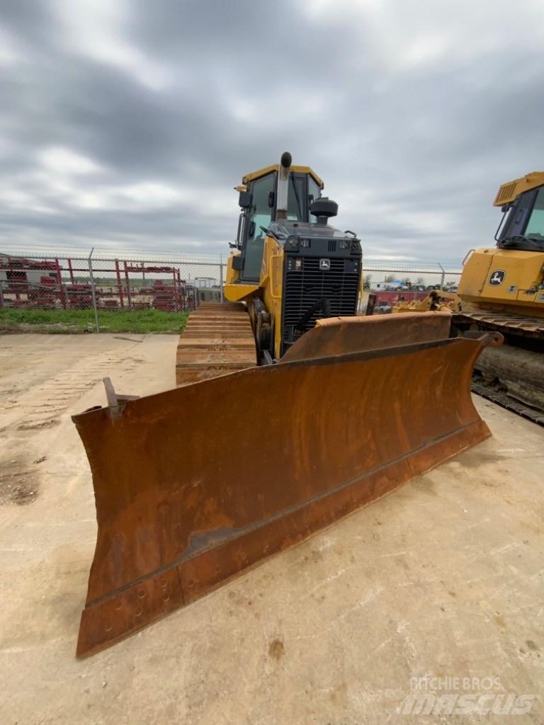 DEERE 750K Crawler dozers