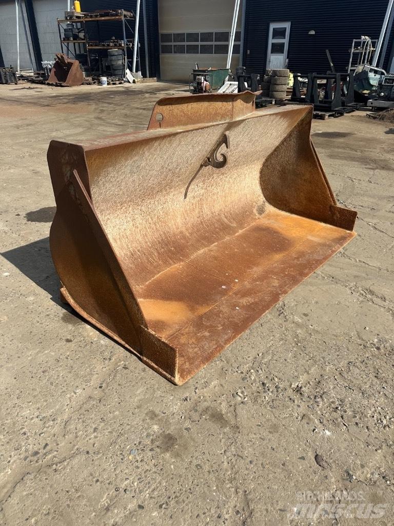 Volvo 2500mm Buckets
