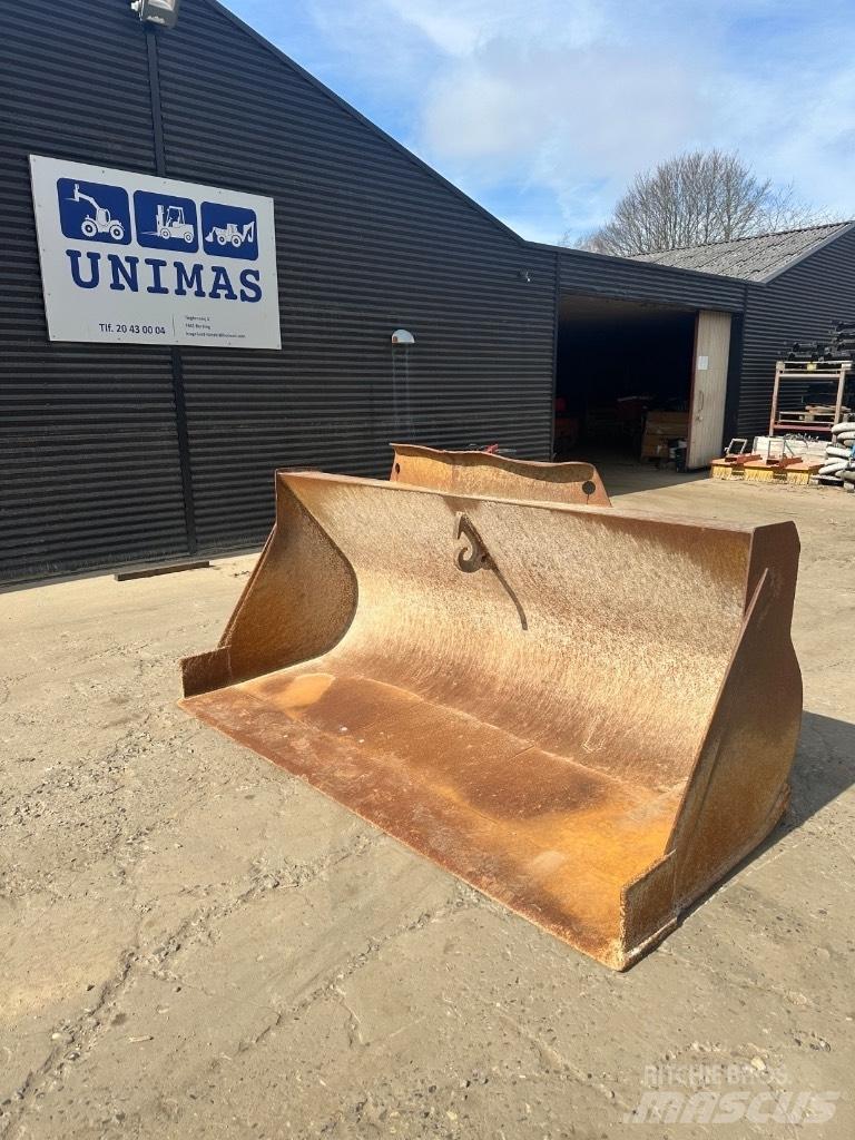 Volvo 2500mm Buckets