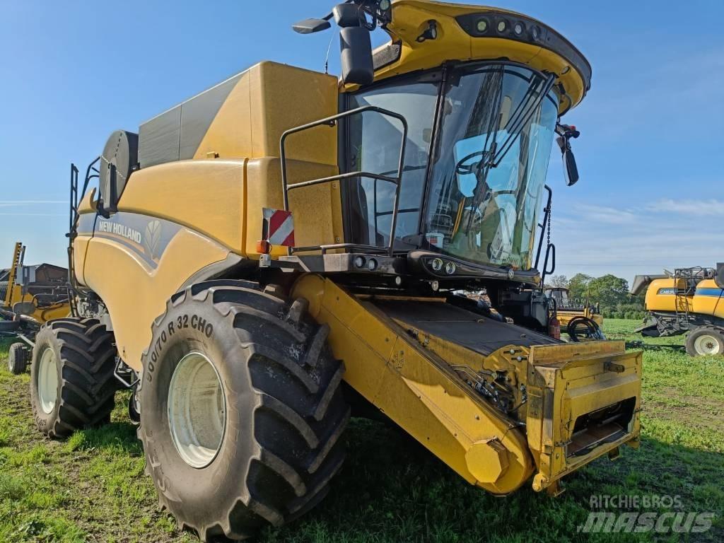 New Holland CX 8.90 Combine harvesters