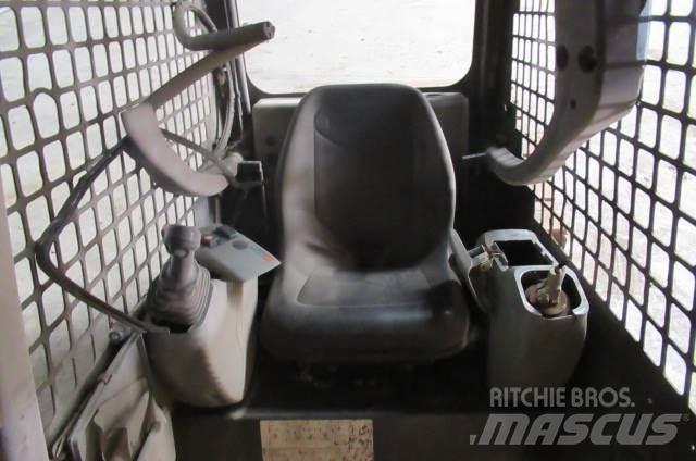 Komatsu SK714 Cabins and interior