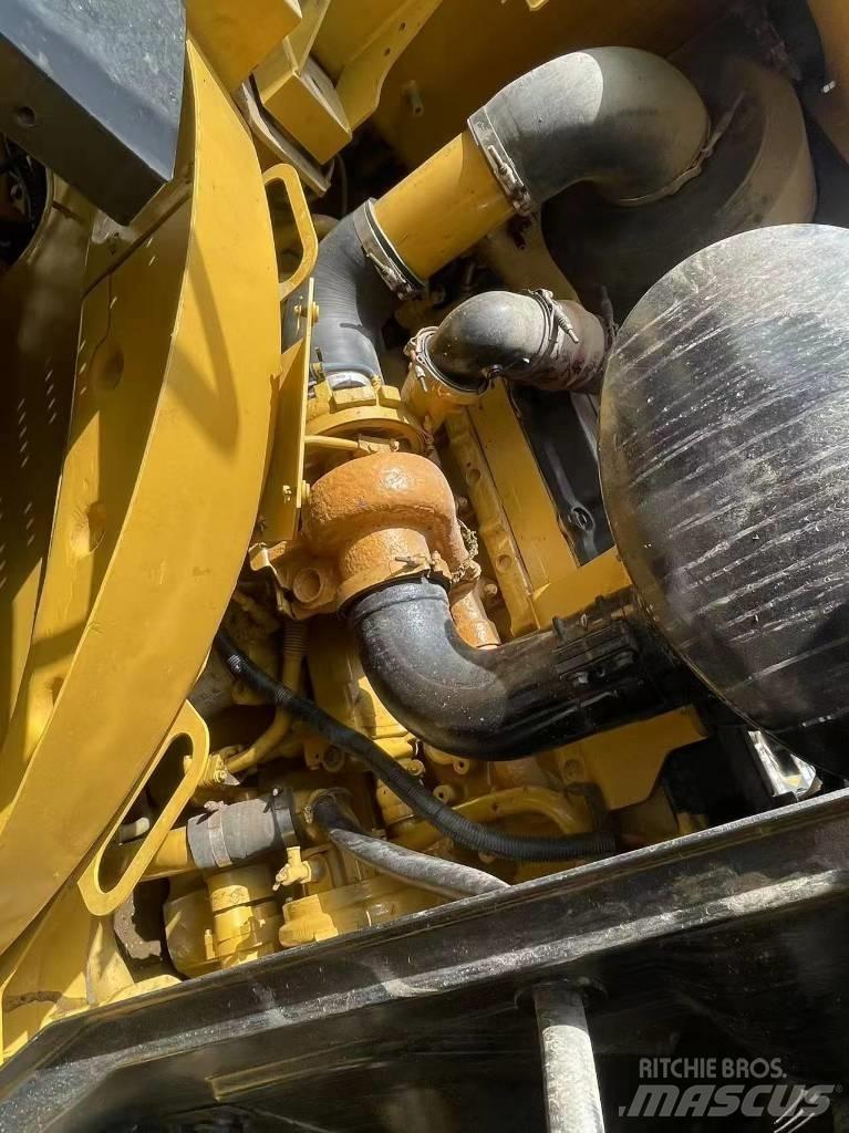 CAT 966 Wheeled excavators