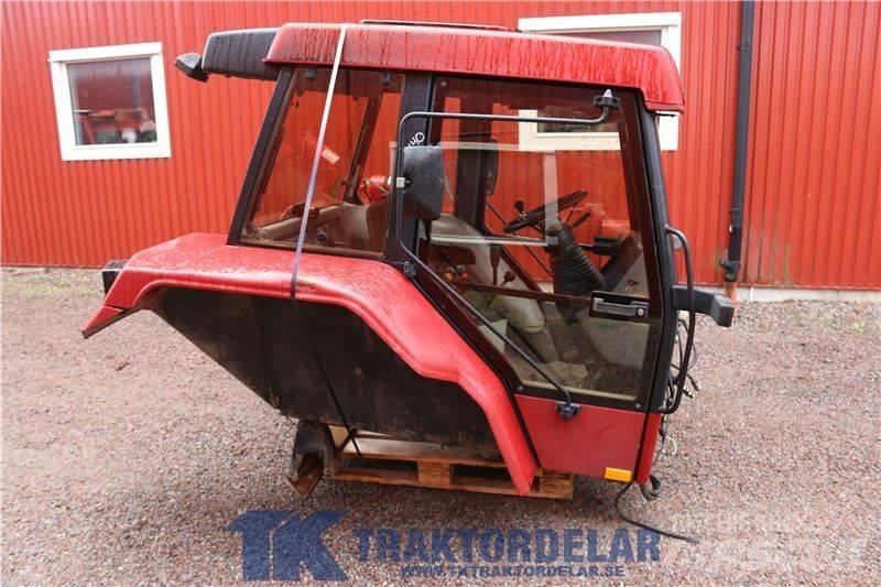 CASE 5140 Maxxum Cabins and interior