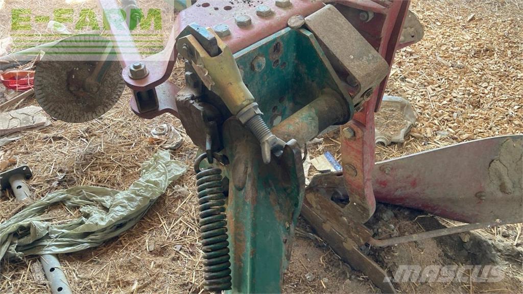 Kverneland LB 100 Ploughs