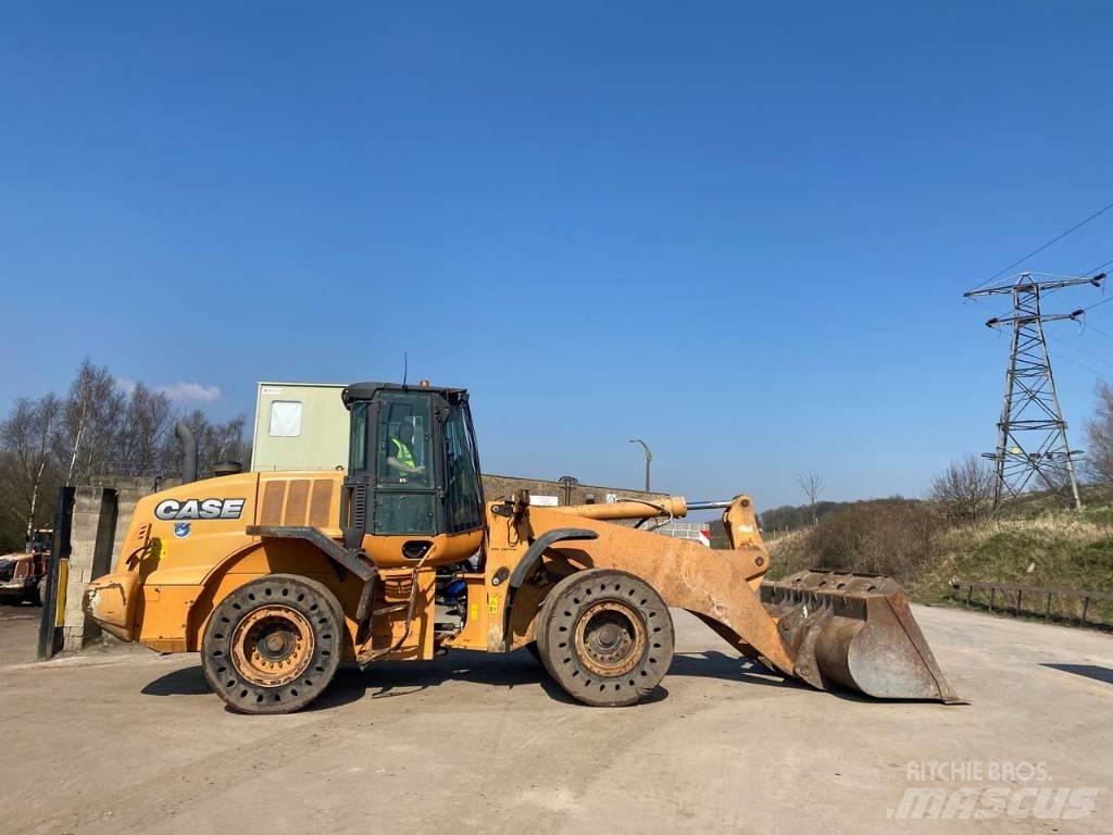 CASE 821 F Wheel loaders