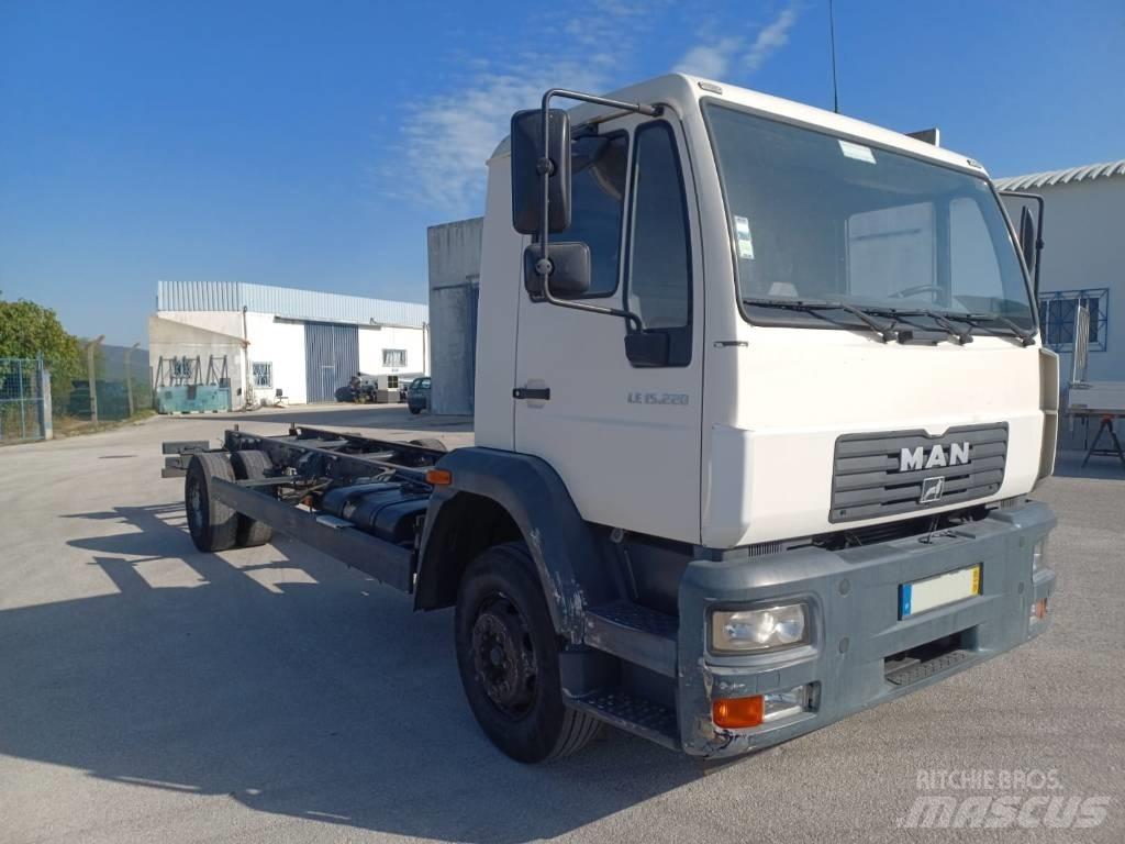 MAN 15.225 Chassis Cab trucks
