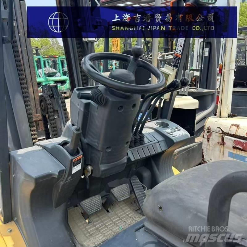 CAT DP 35 N Diesel trucks