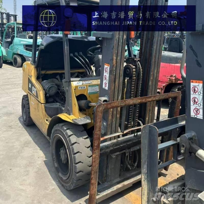 CAT DP 35 N Diesel trucks