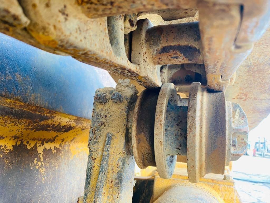 CAT 943 LGP Crawler loaders