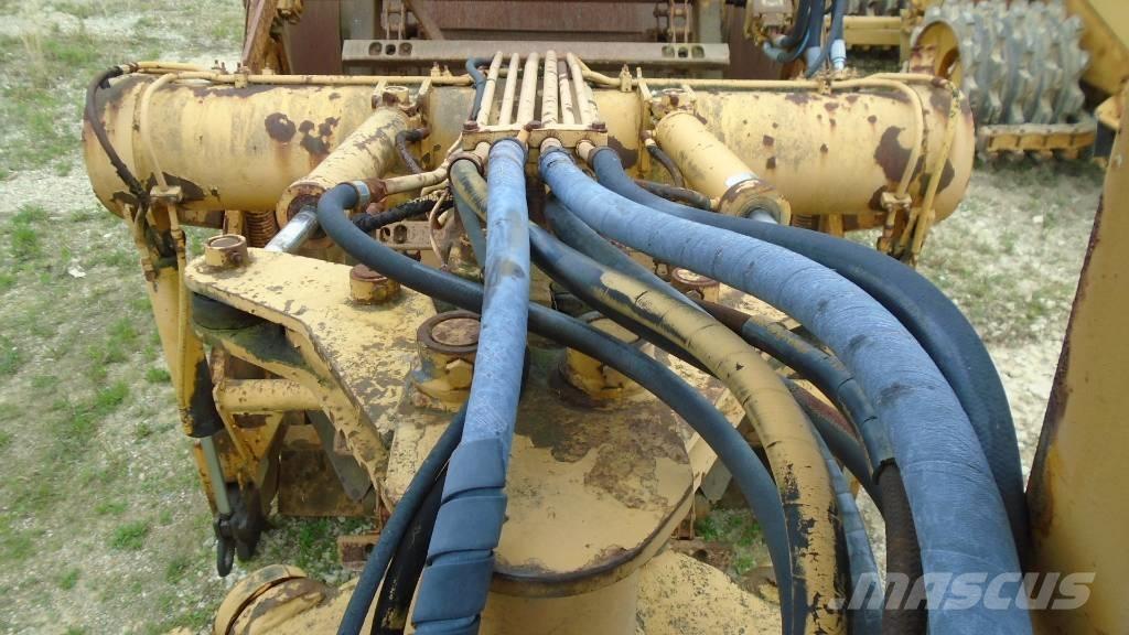 International 412B Scrapers