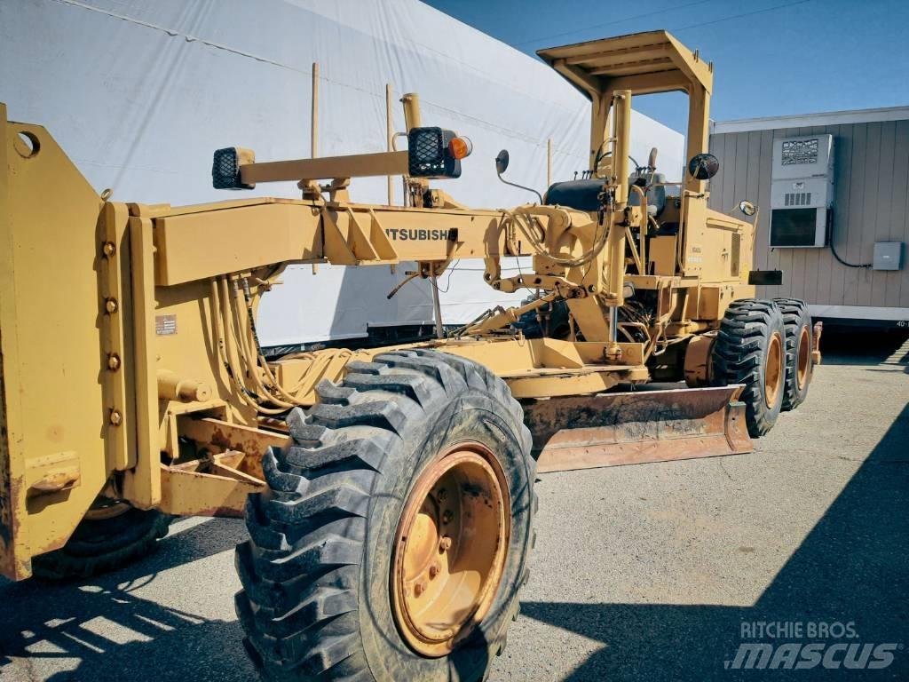 Mitsubishi MG400 Graders