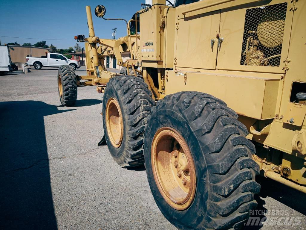 Mitsubishi MG400 Graders