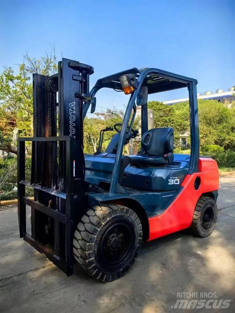 Toyota 8 FD 30 Diesel trucks