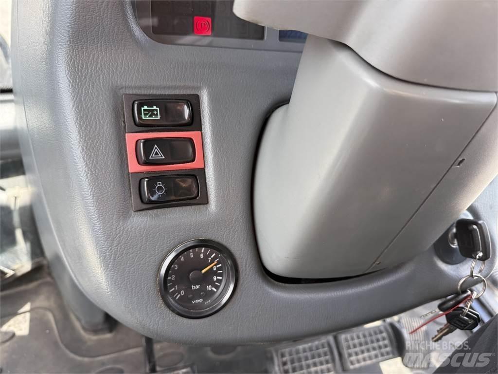 Valtra T203 Tractors