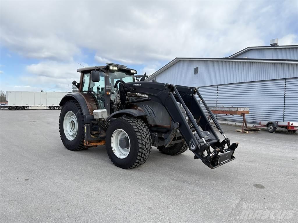 Valtra T203 Tractors