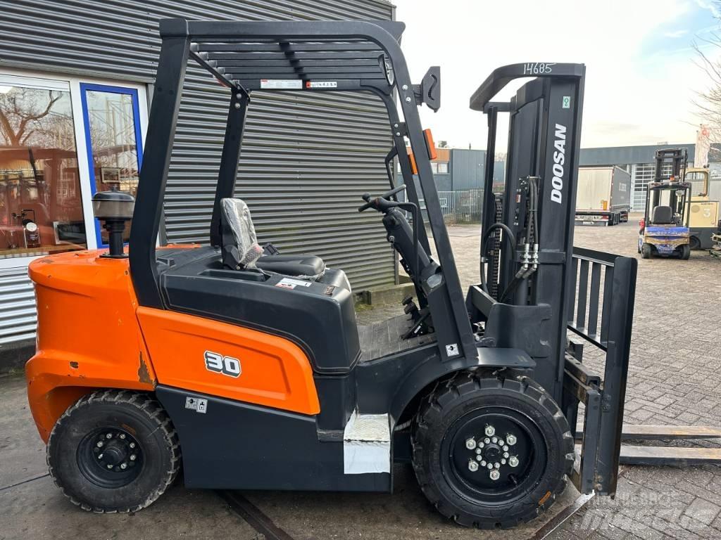Doosan D30NX Diesel trucks