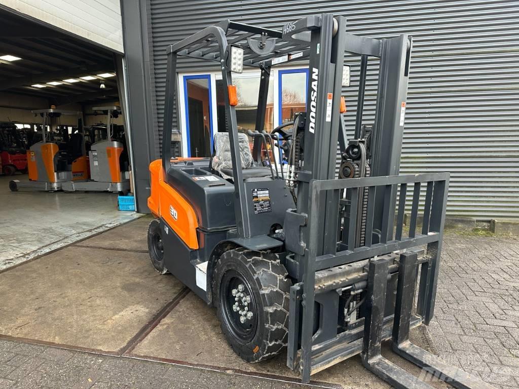 Doosan D30NX Diesel trucks