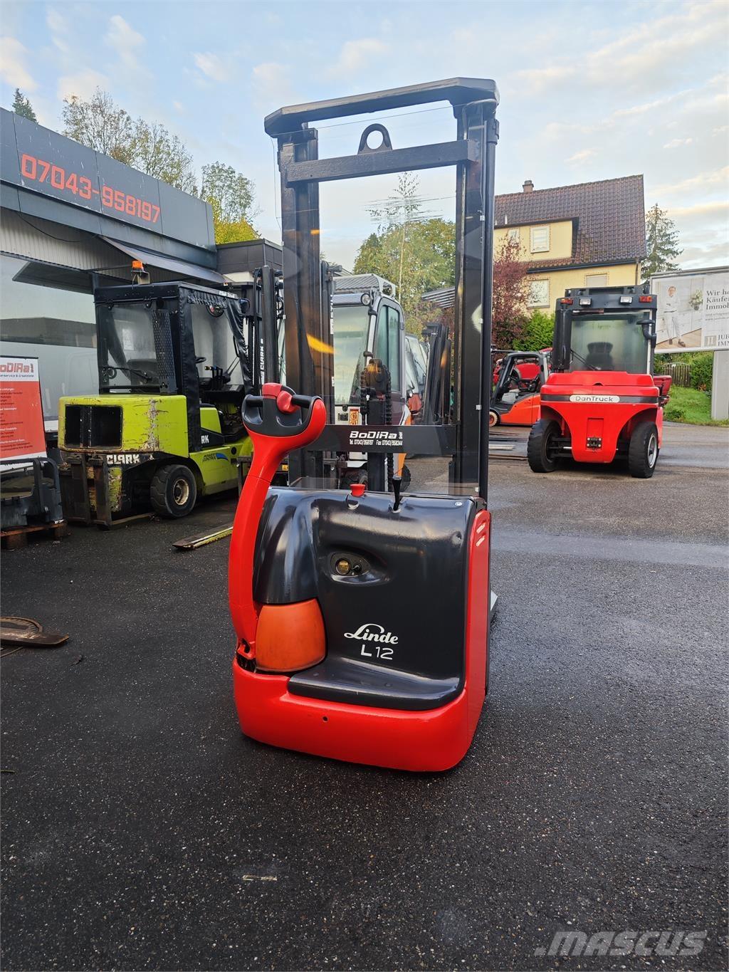 Linde L 12 Self propelled stackers