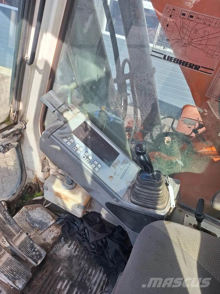 Liebherr R932 Crawler excavators