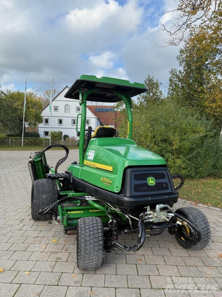 John Deere 8700 A Fairway mowers