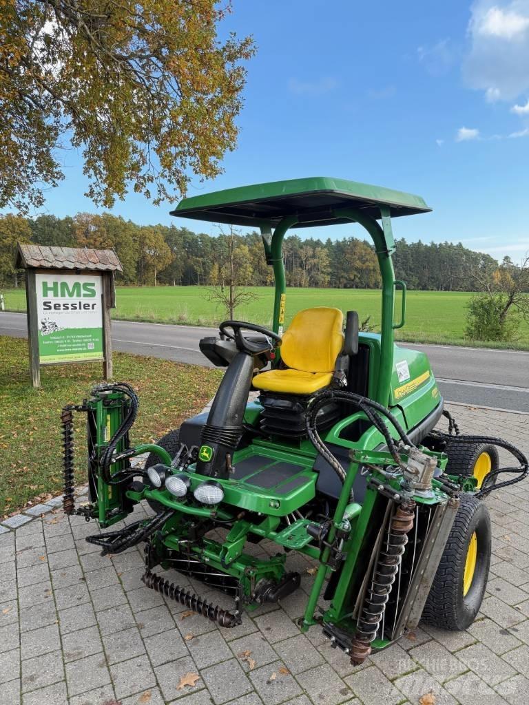 John Deere 8700 A Fairway mowers