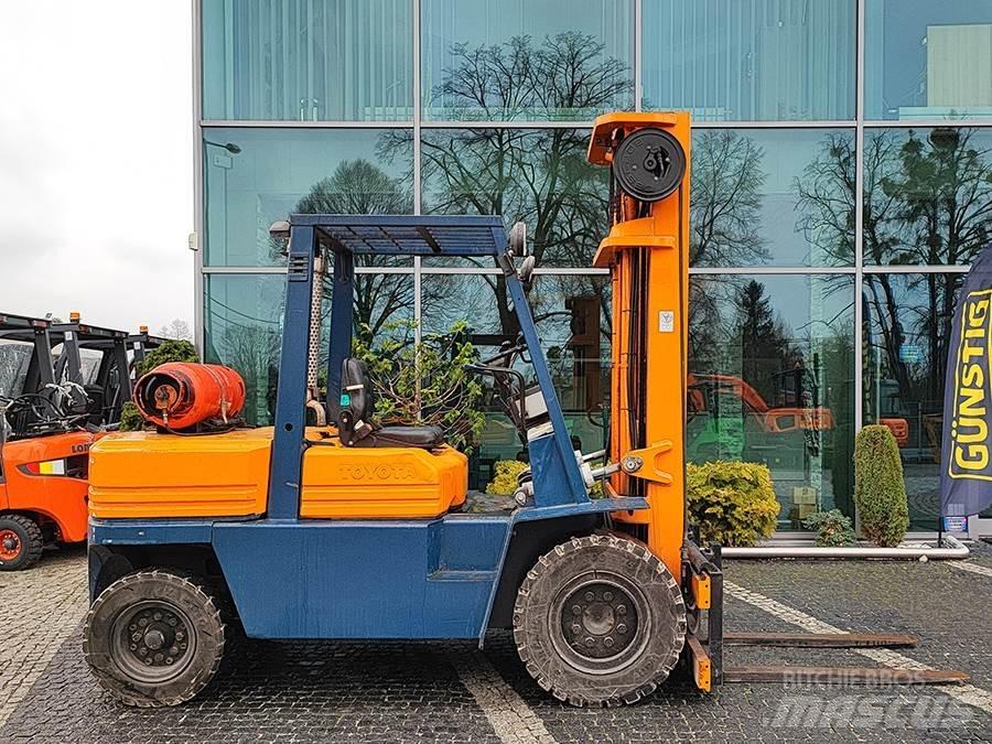 Toyota 02-5FG40 LPG trucks