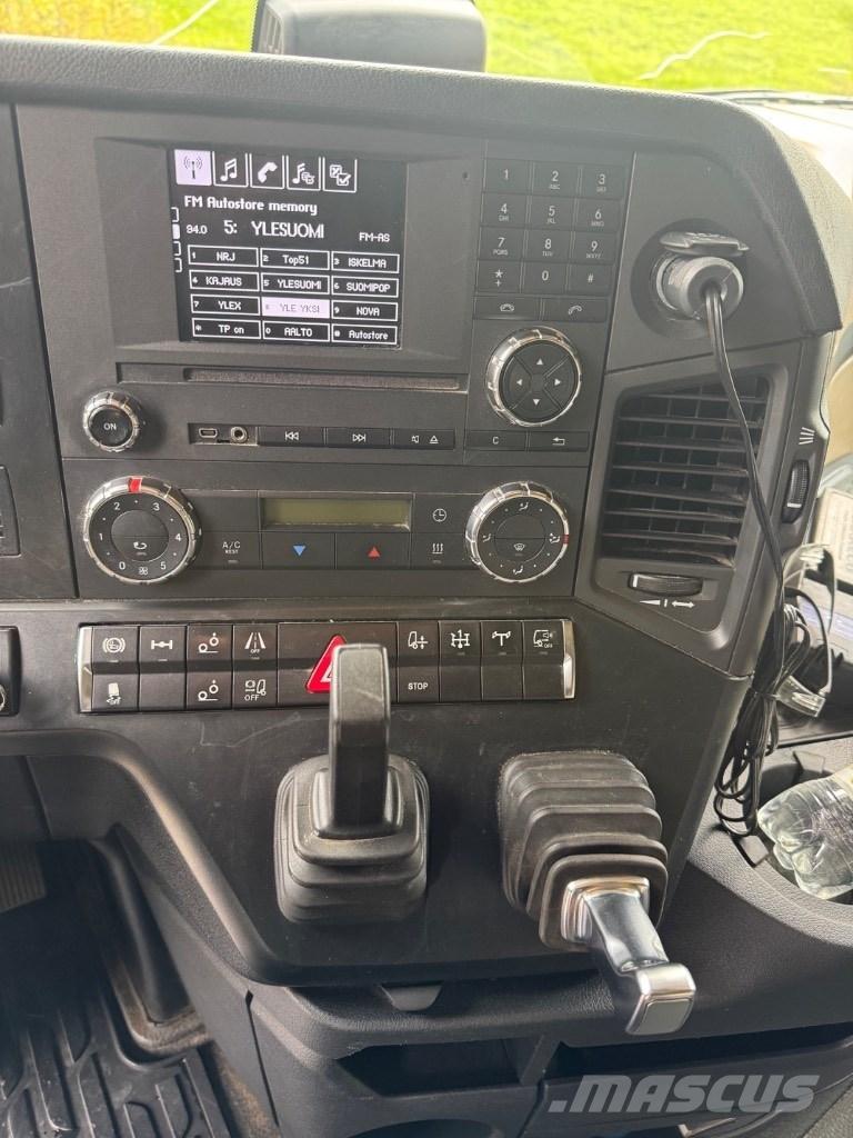 Mercedes-Benz 2653 L Truck mounted cranes