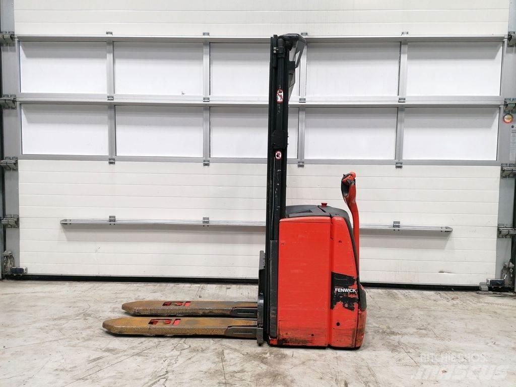 Linde L14 Pedestrian stacker