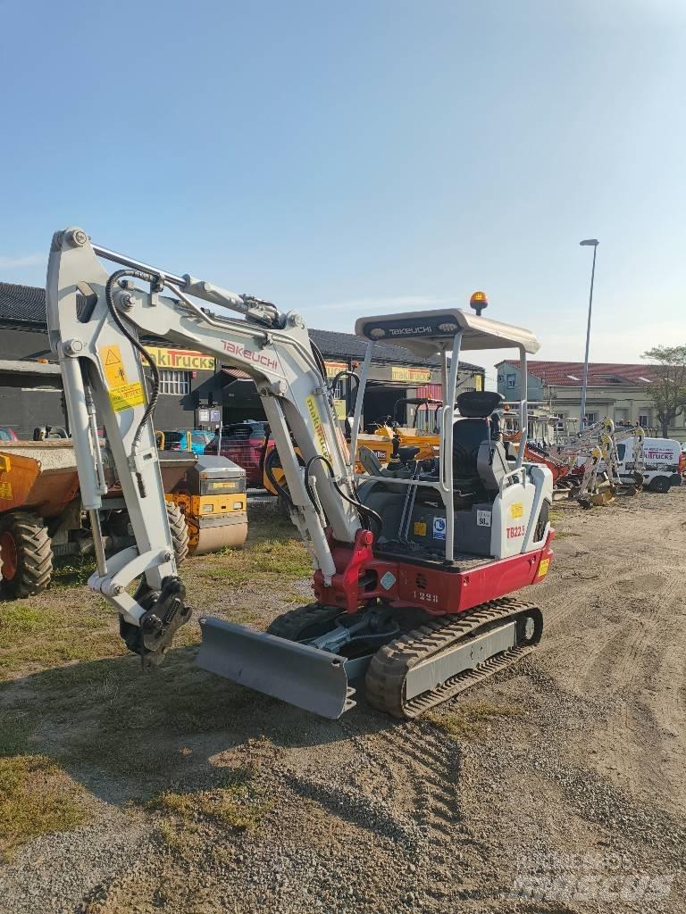 Takeuchi TB 225 Mini excavators < 7t (Mini diggers)