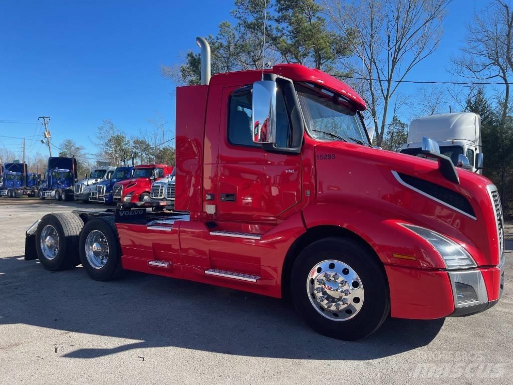 Volvo VNL64T300 Prime Movers