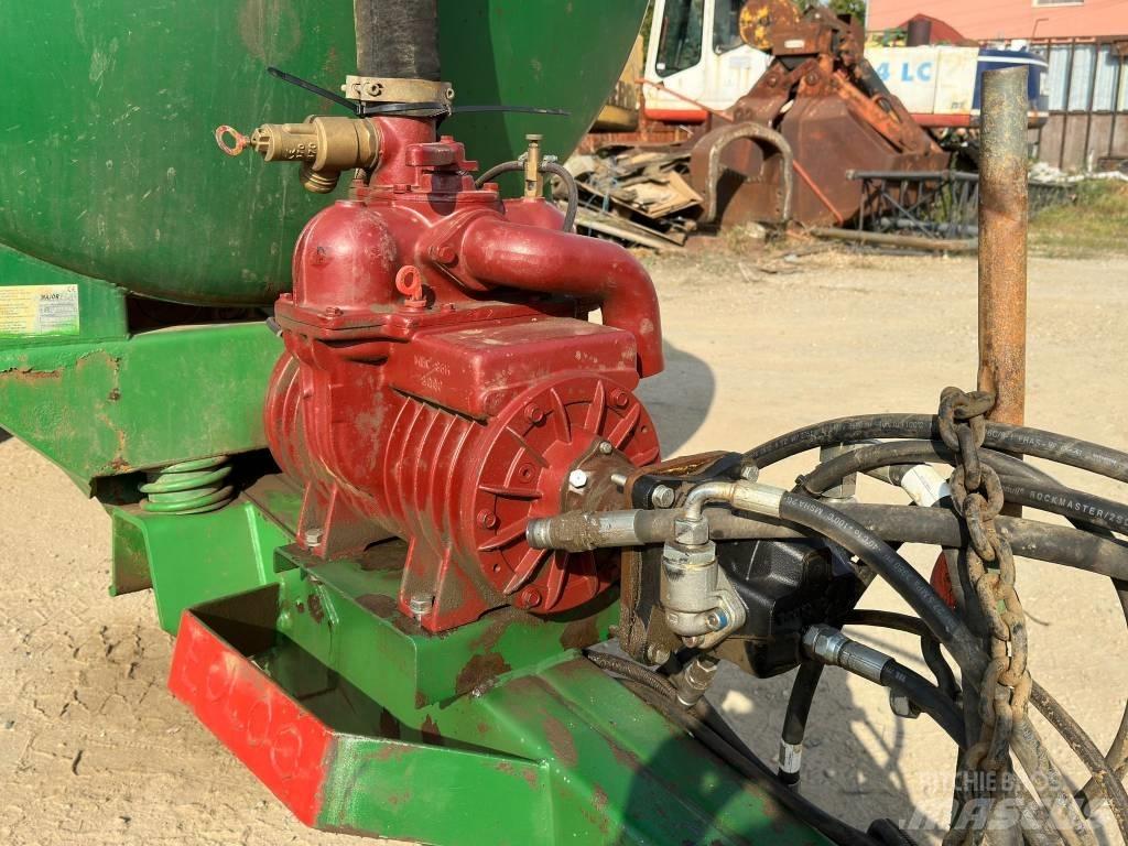 Major 1700 Slurry tankers