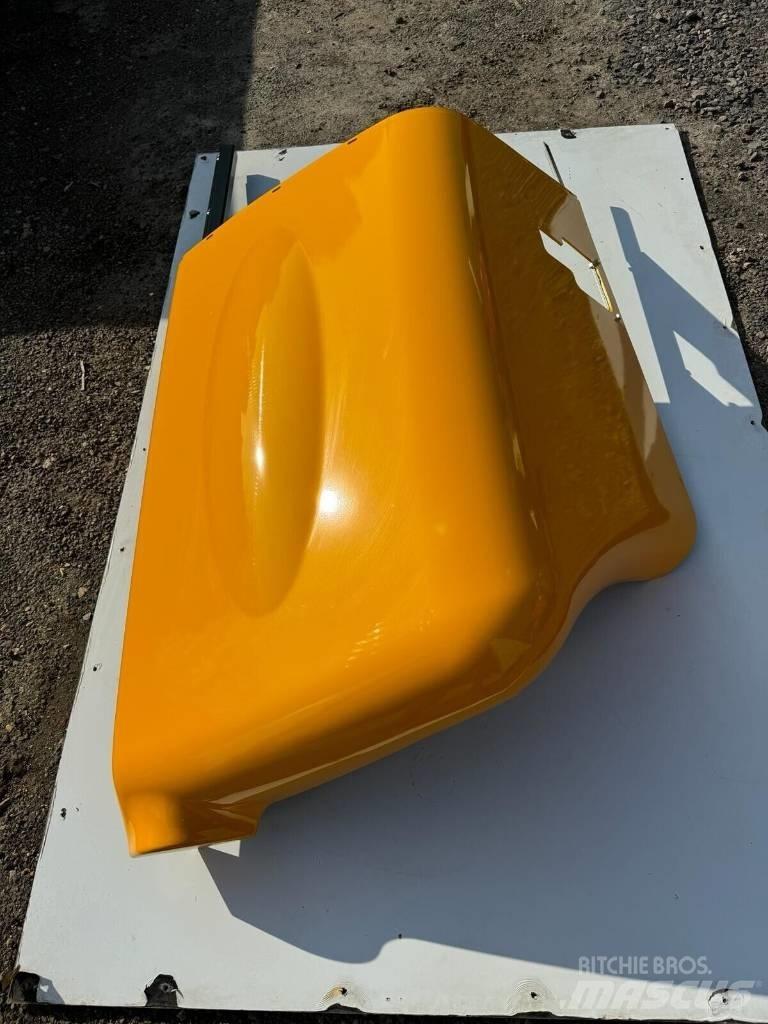 JCB ENGINE COVER Chassis and suspension