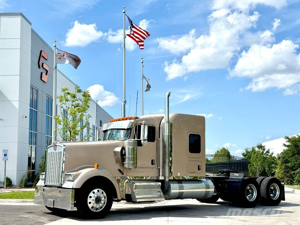 Kenworth W 900 Prime Movers