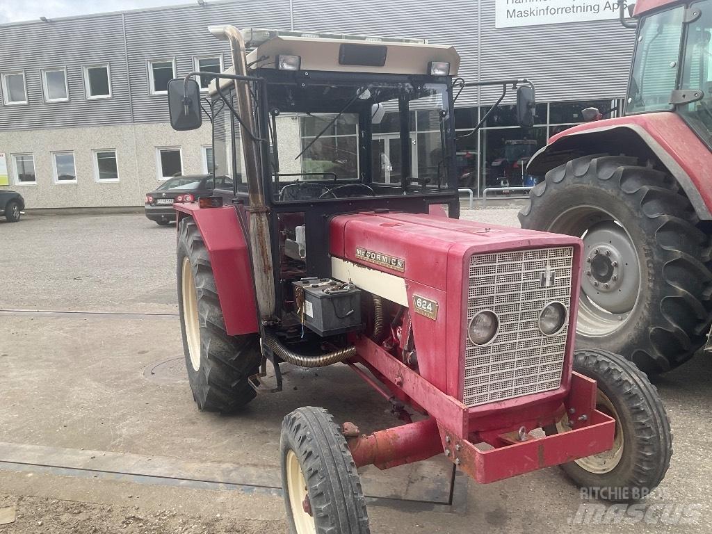 IH 624 Tractors