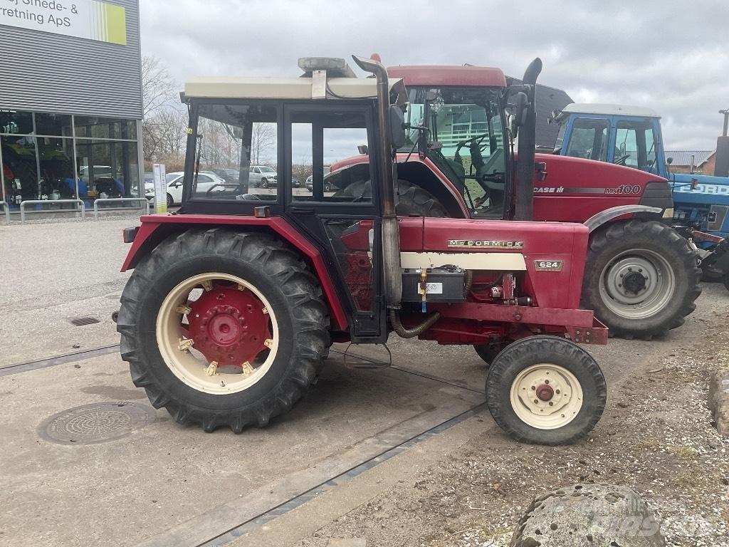 IH 624 Tractors