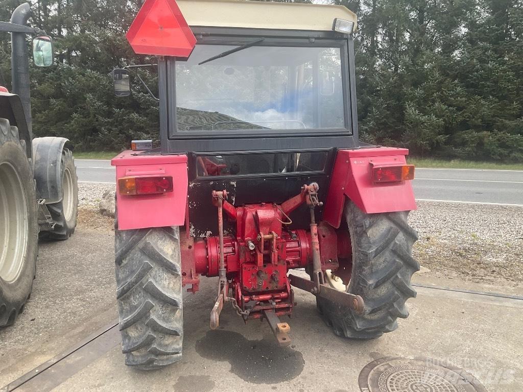 IH 624 Tractors
