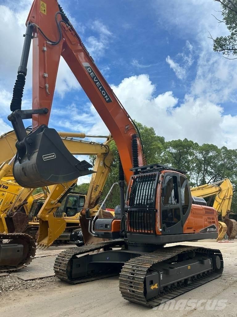 Develon DX 225 LCA Mini excavators  7t - 12t