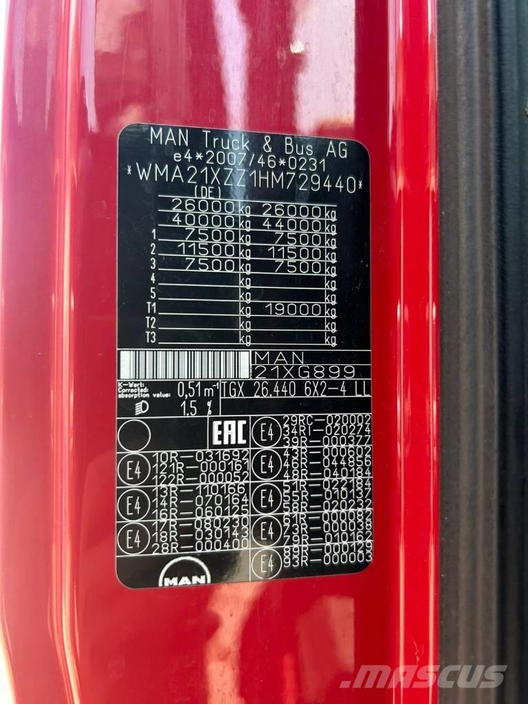 MAN TGX 26.440 Beavertail Flatbed / winch trucks