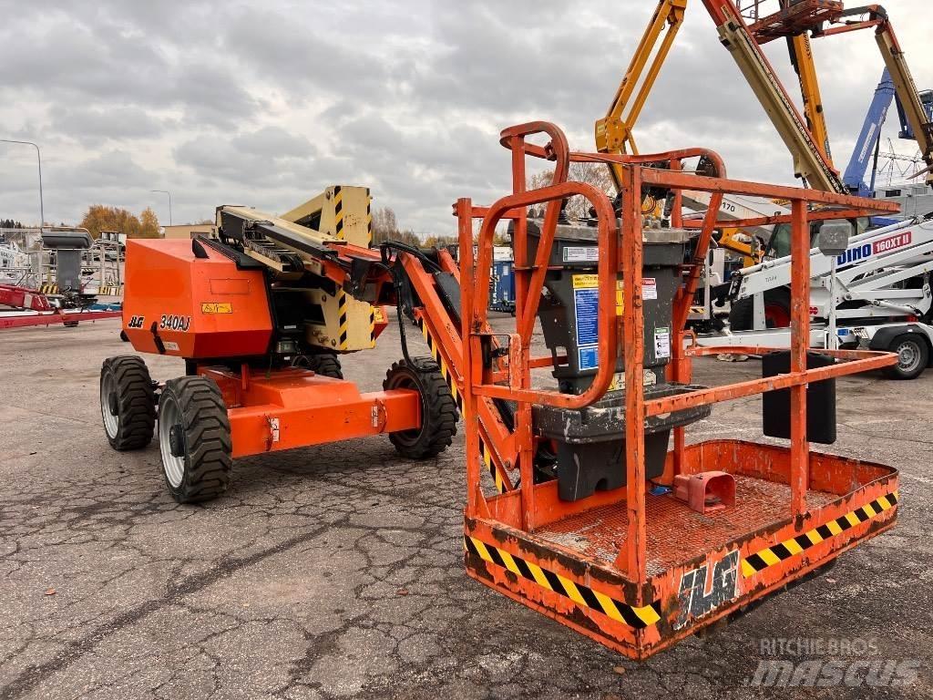 JLG 340 AJ Articulated boom lifts