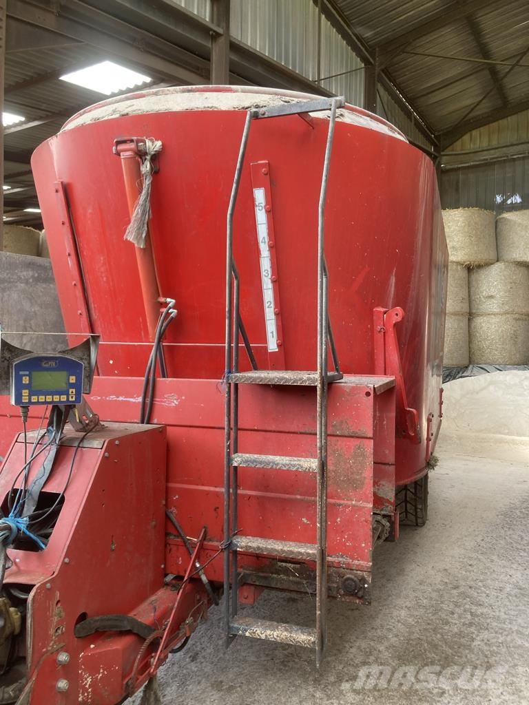 Trioliet AVM 24 Feeders